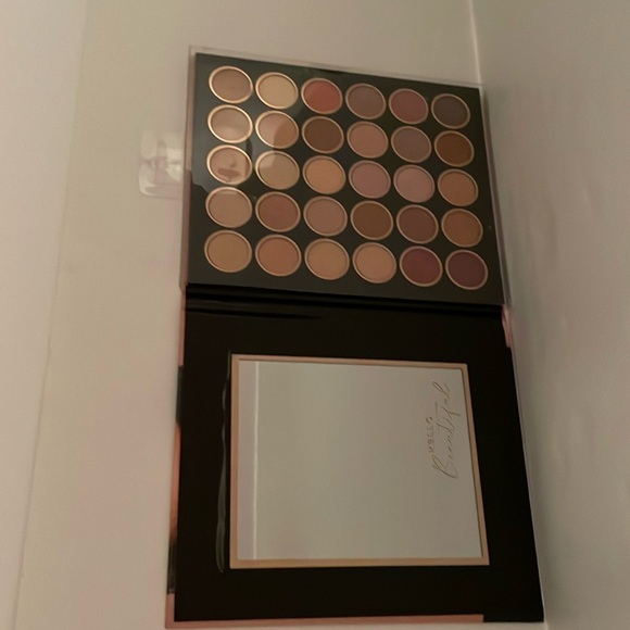 ELLEN TRACY Glam eyeshadow palette in box with sealed mirror. Cruelty free vegan - Picture 17 of 17